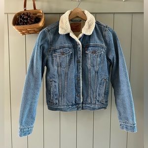 Levi’s Women’s Sherpa Lined Denim Jacket Small